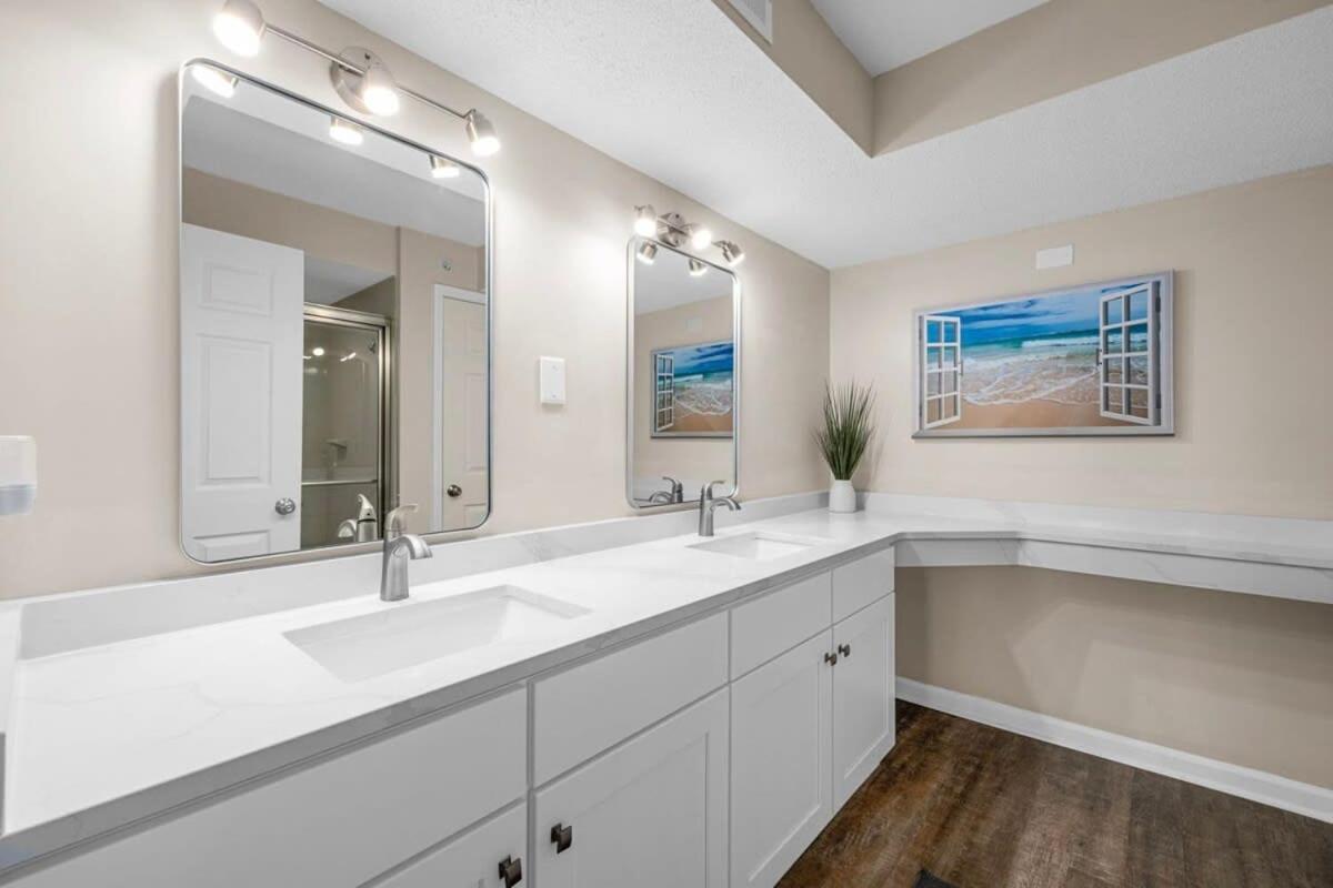 Oceanfront Luxury Location W Lazy River Pool Grills Holiday home Myrtle Beach