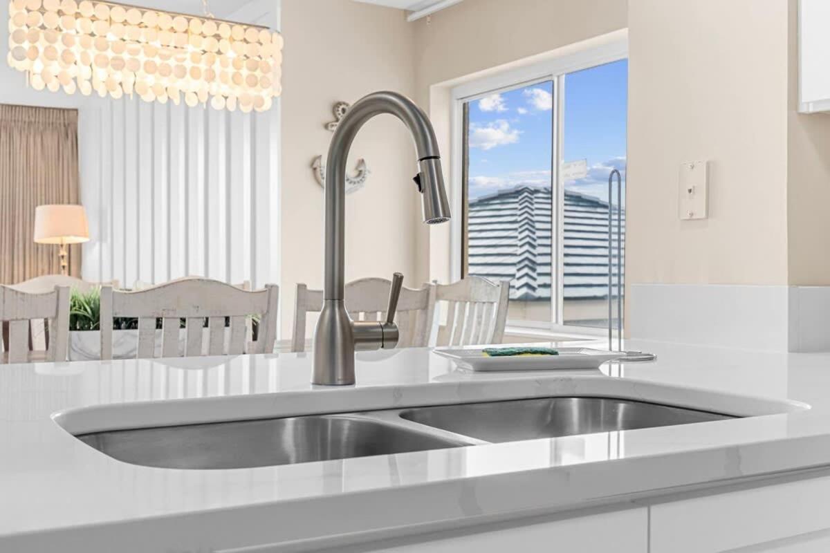 Oceanfront Luxury Location W Lazy River Pool Grills