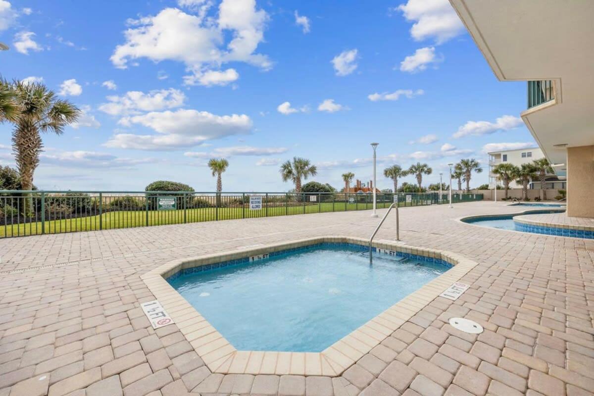 Oceanfront Luxury Location W Lazy River Pool Grills
