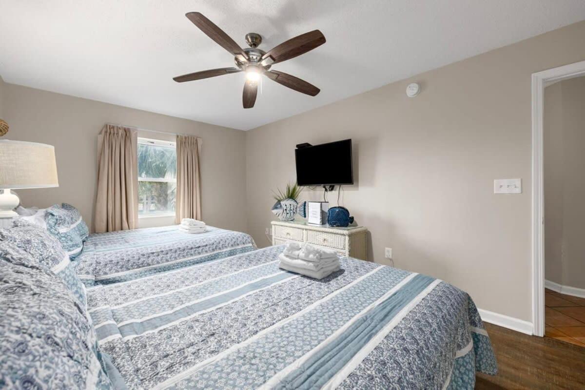 Oceanfront Luxury Location W Lazy River Pool Grills Holiday home *