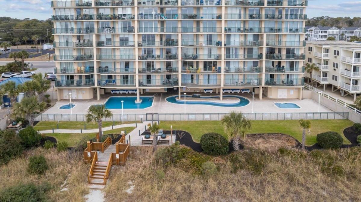 Oceanfront Luxury Location W Lazy River Pool Grills Holiday home *