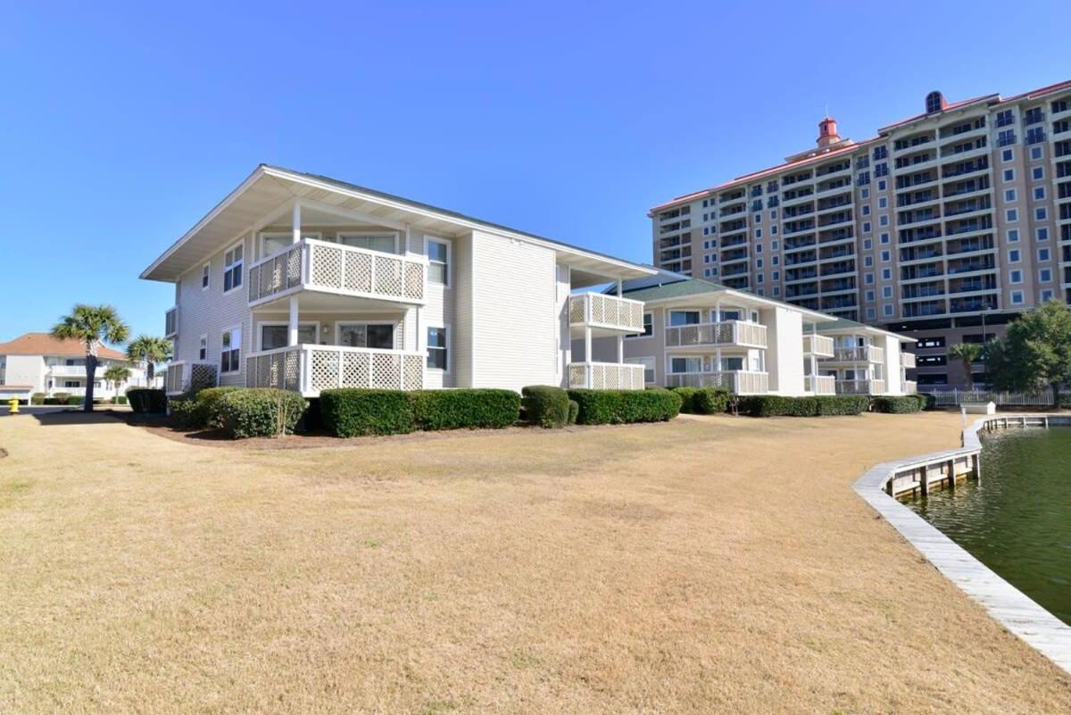 Holiday home Shorehaven Lakefront & Steps To W Pool And Grill