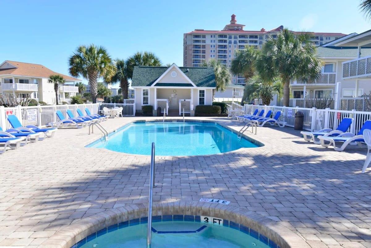 Shorehaven Lakefront & Steps To W Pool And Grill Holiday home *