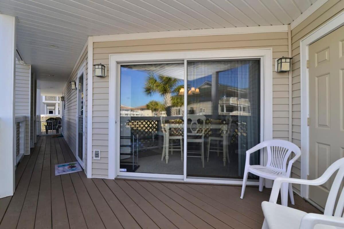 Holiday home Shorehaven Lakefront & Steps To W Pool And Grill