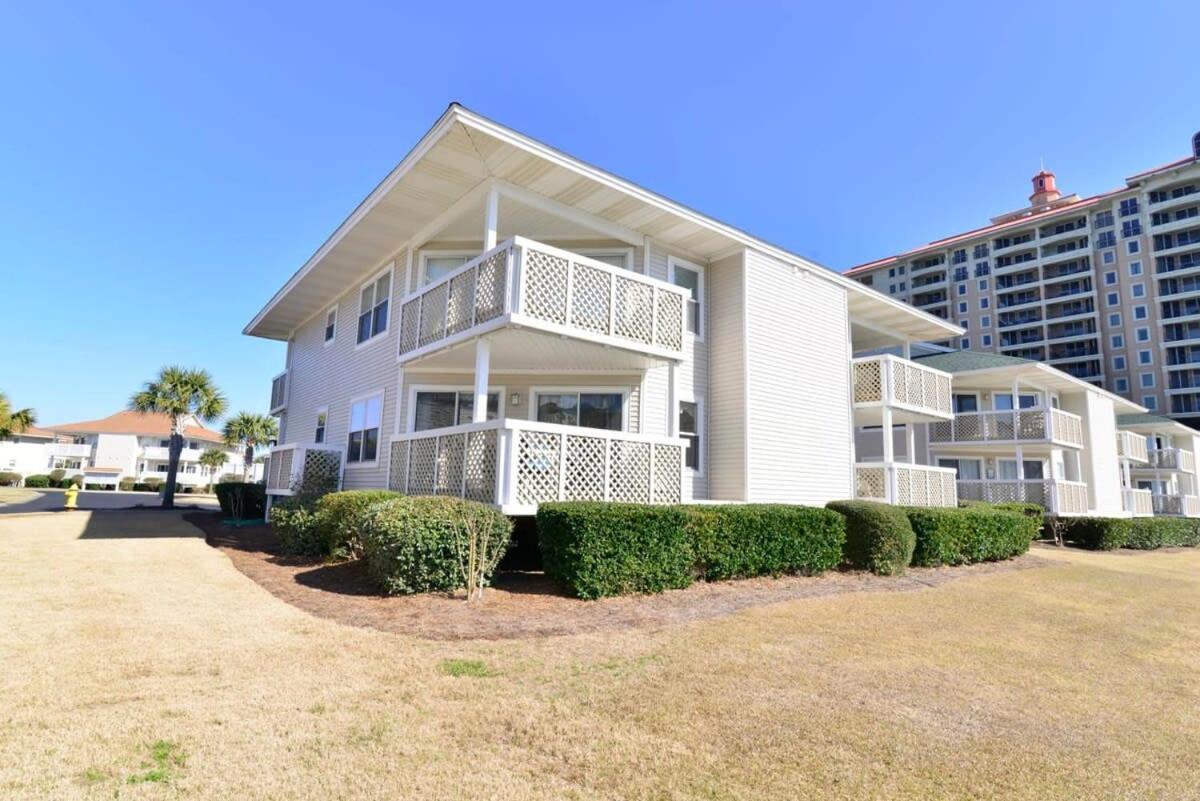 Shorehaven Lakefront & Steps To W Pool And Grill Holiday home *