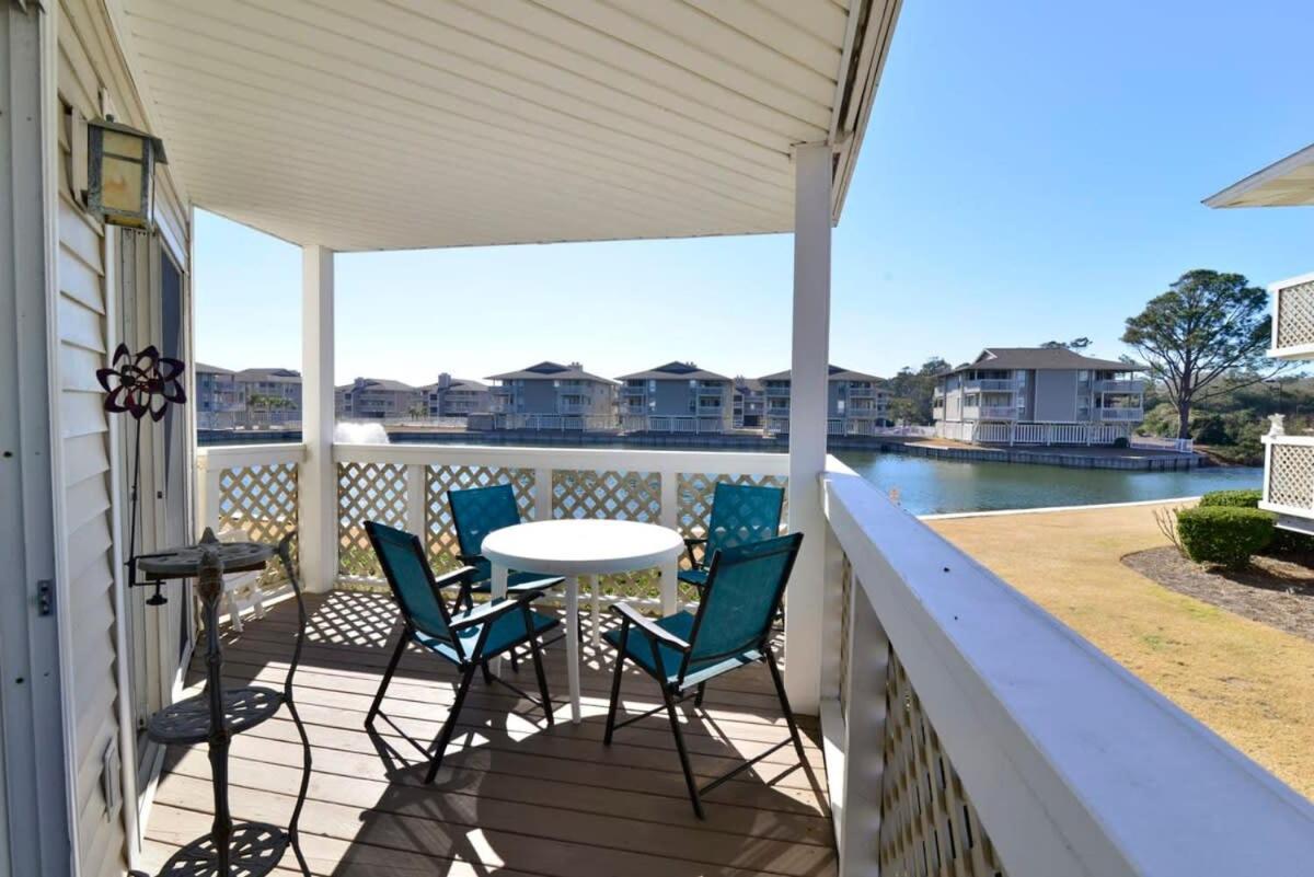 Shorehaven Lakefront & Steps To W Pool And Grill Holiday home