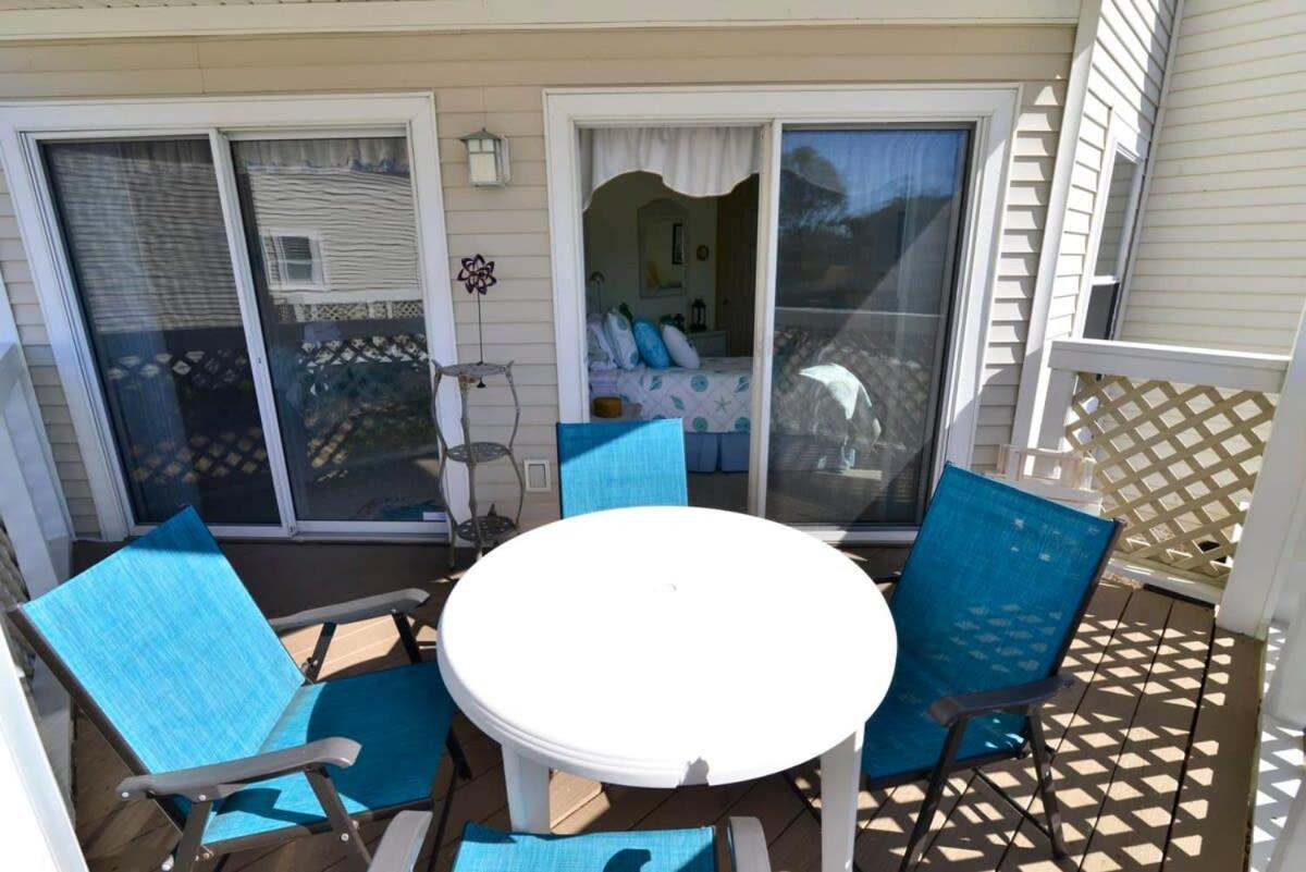 Holiday home Shorehaven Lakefront & Steps To W Pool And Grill