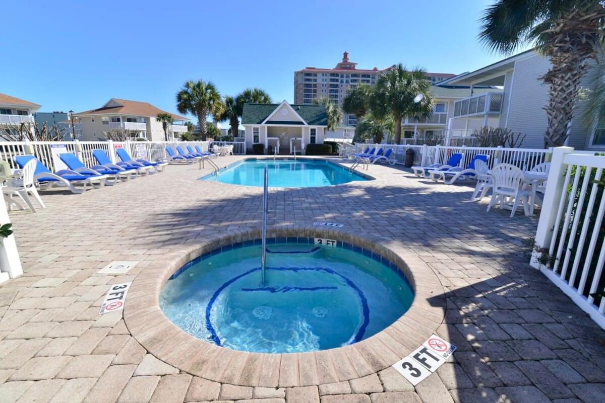 Shorehaven Lakefront & Steps To W Pool And Grill Holiday home *
