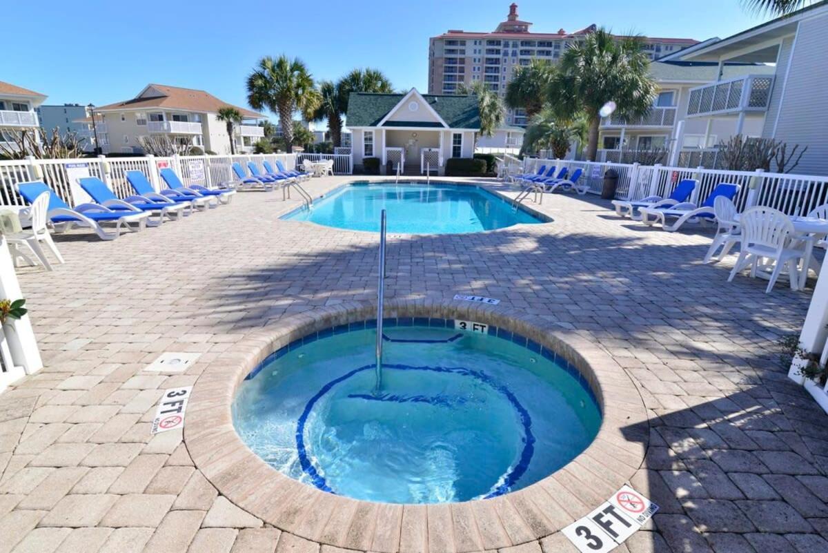 Holiday home Shorehaven Lakefront & Steps To W Pool And Grill *