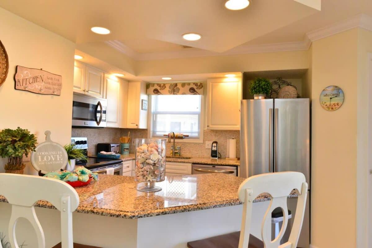 Shorehaven Lakefront & Steps To W Pool And Grill Holiday home Myrtle Beach