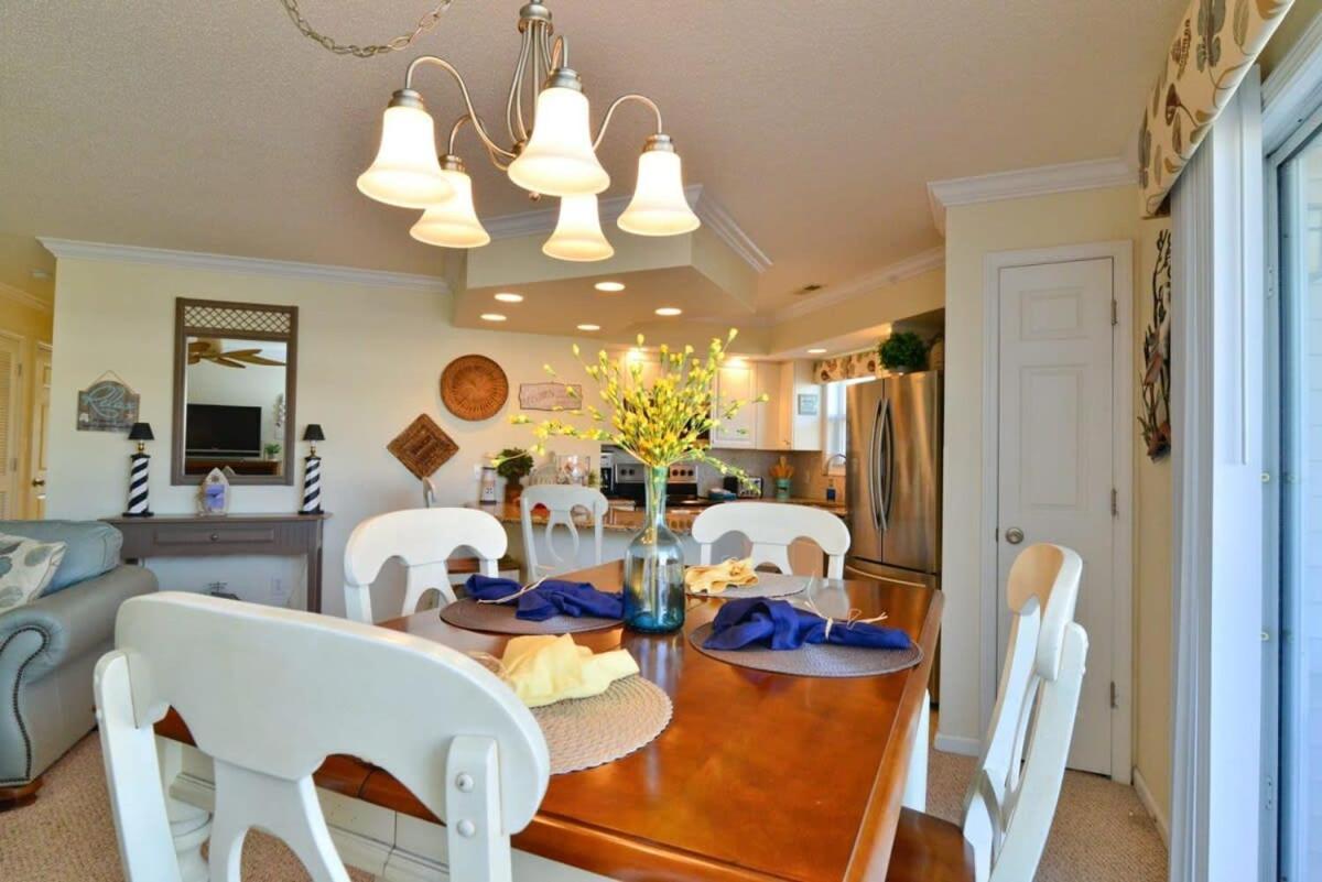 Shorehaven Lakefront & Steps To W Pool And Grill Holiday home *