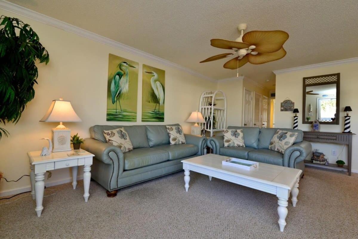 Shorehaven Lakefront & Steps To W Pool And Grill Holiday home Myrtle Beach