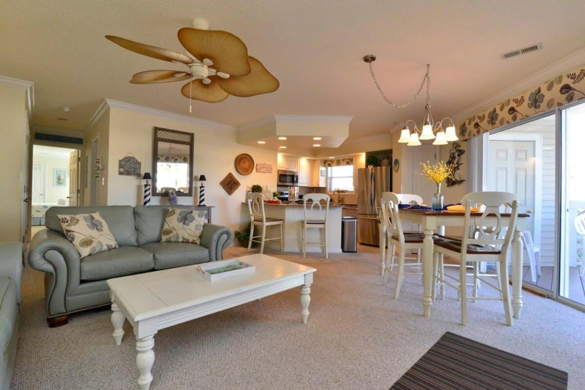 Shorehaven Lakefront & Steps To W Pool And Grill Holiday home