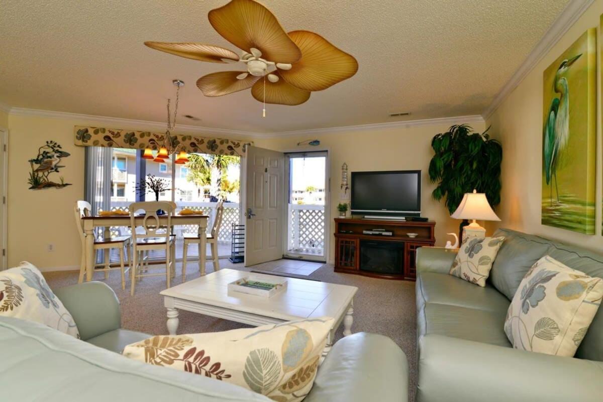 Holiday home Shorehaven Lakefront & Steps To W Pool And Grill *