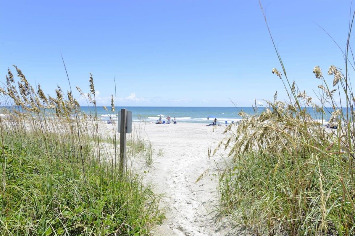 Oceanfront And Modern Location On Ocean Blvd W Pool Holiday home Myrtle Beach