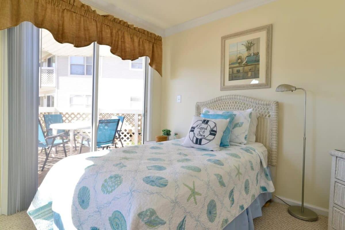 Shorehaven Lakefront & Steps To W Pool And Grill Holiday home Myrtle Beach