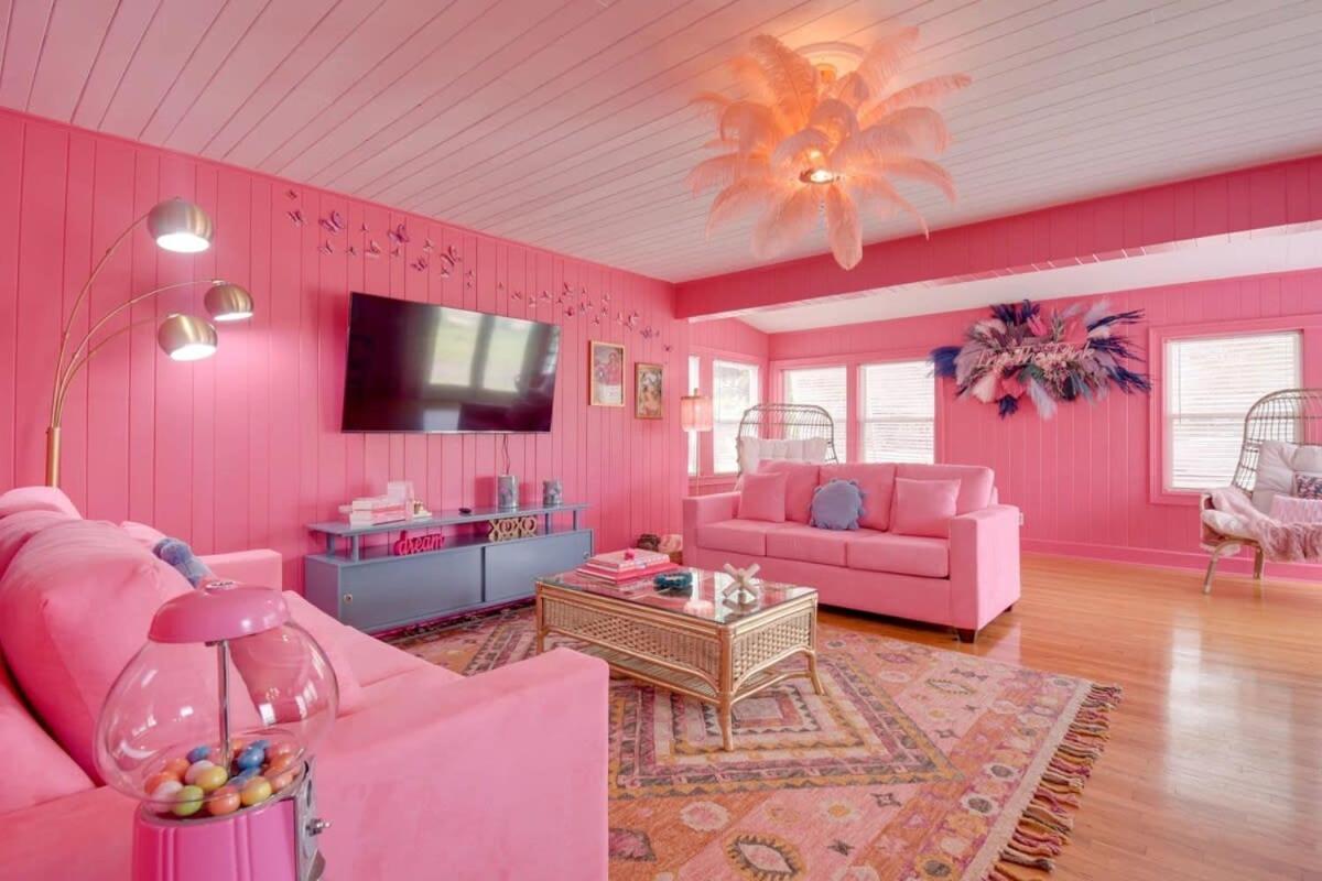 The Pink One-in-a-million Vacation Holiday home *