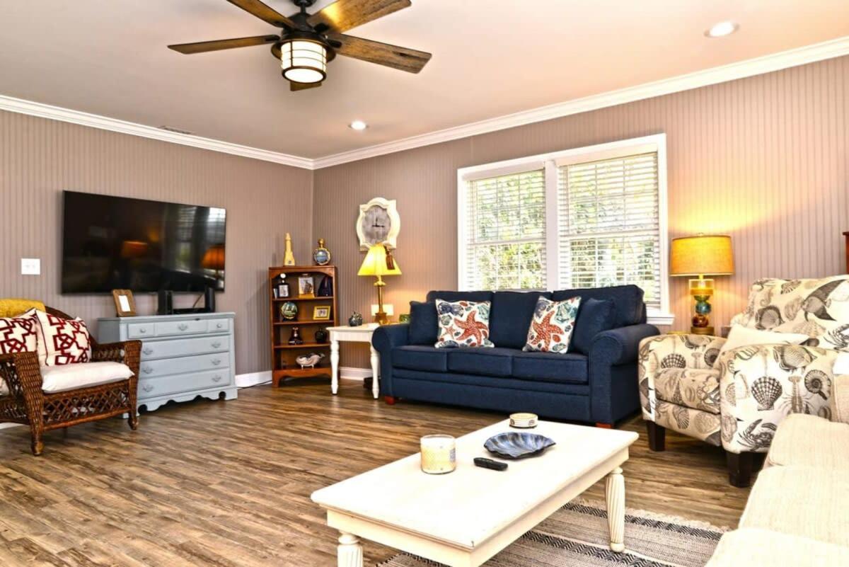 Endless Summer Renovated 100 Feet To With Fenced Yard Grill *