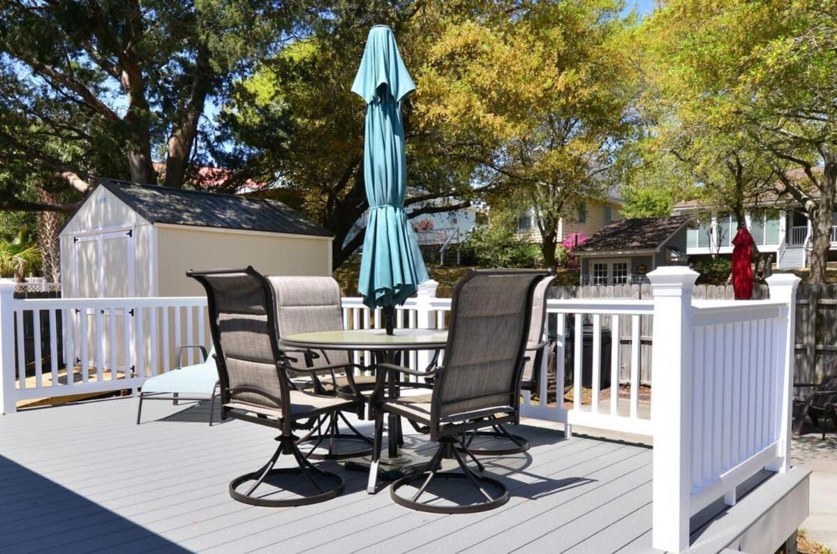 Endless Summer Renovated 100 Feet To With Fenced Yard Grill Holiday home *