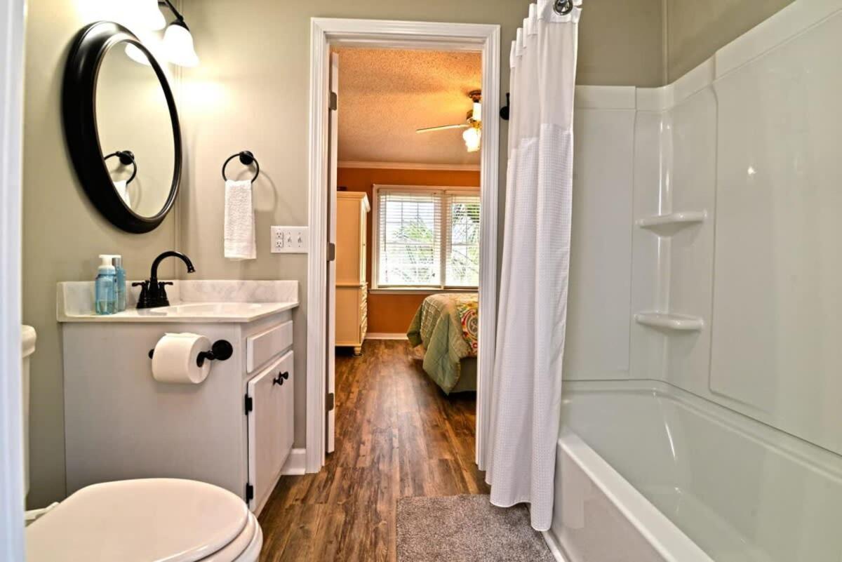 Holiday home Endless Summer Renovated 100 Feet To With Fenced Yard Grill Myrtle Beach
