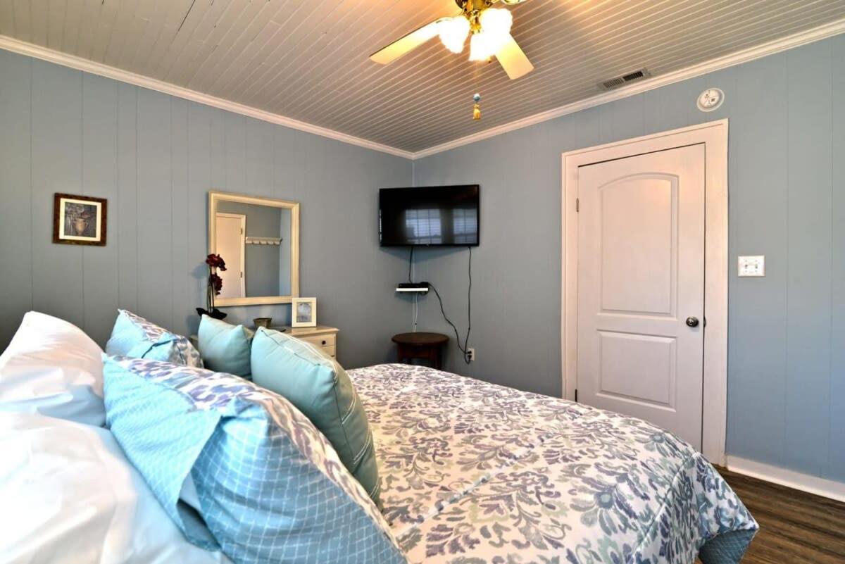 Endless Summer Renovated 100 Feet To With Fenced Yard Grill Myrtle Beach