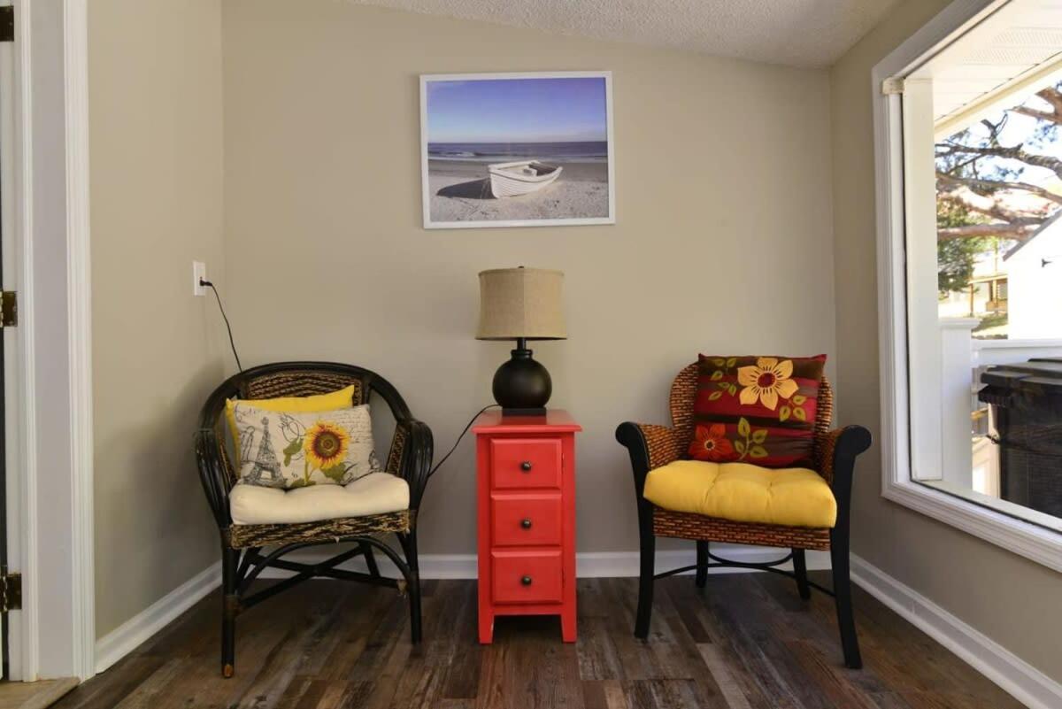 Holiday home Endless Summer Renovated 100 Feet To With Fenced Yard Grill *