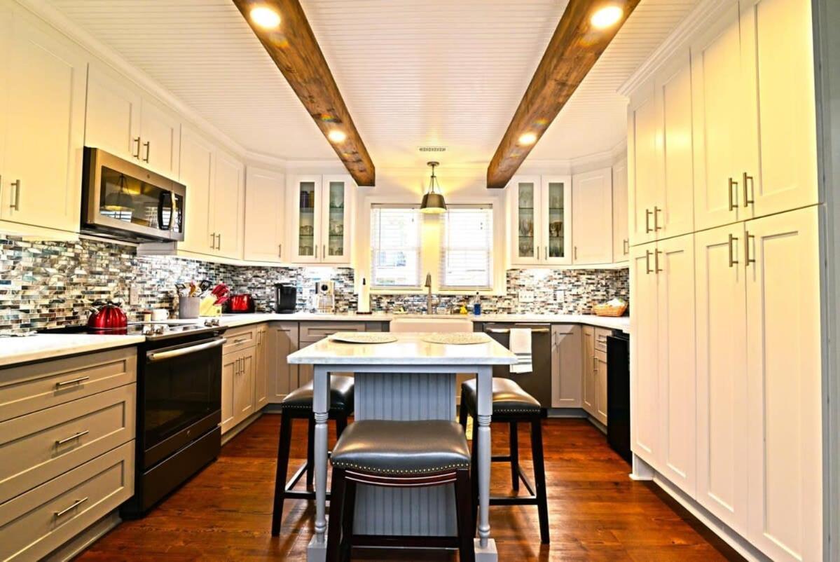 Endless Summer Renovated 100 Feet To With Fenced Yard Grill *