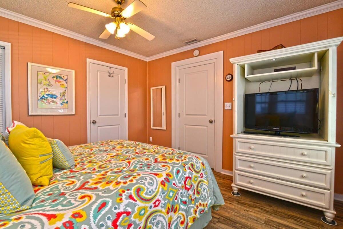 Endless Summer Renovated 100 Feet To With Fenced Yard Grill