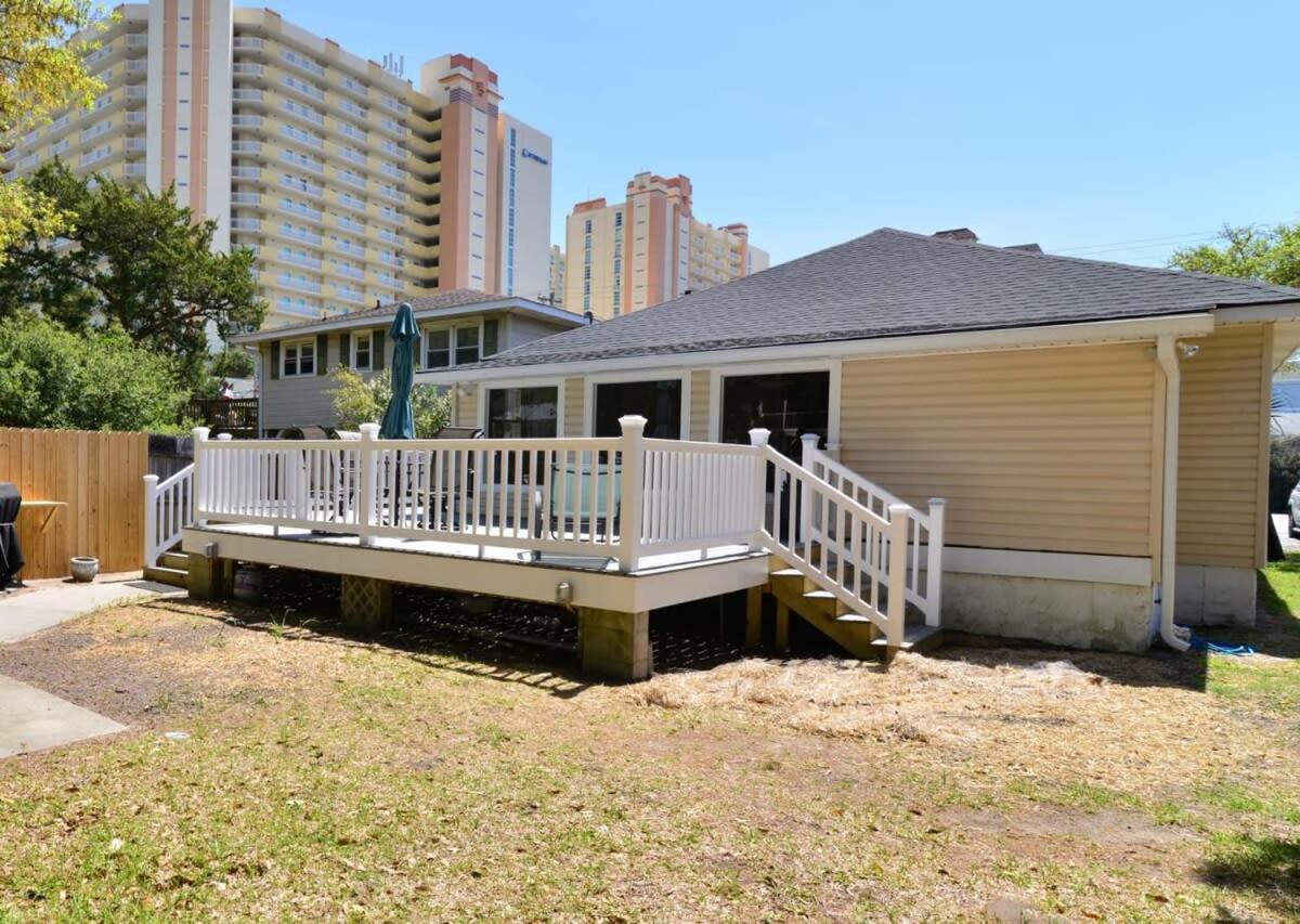 Endless Summer Renovated 100 Feet To With Fenced Yard Grill Holiday home *