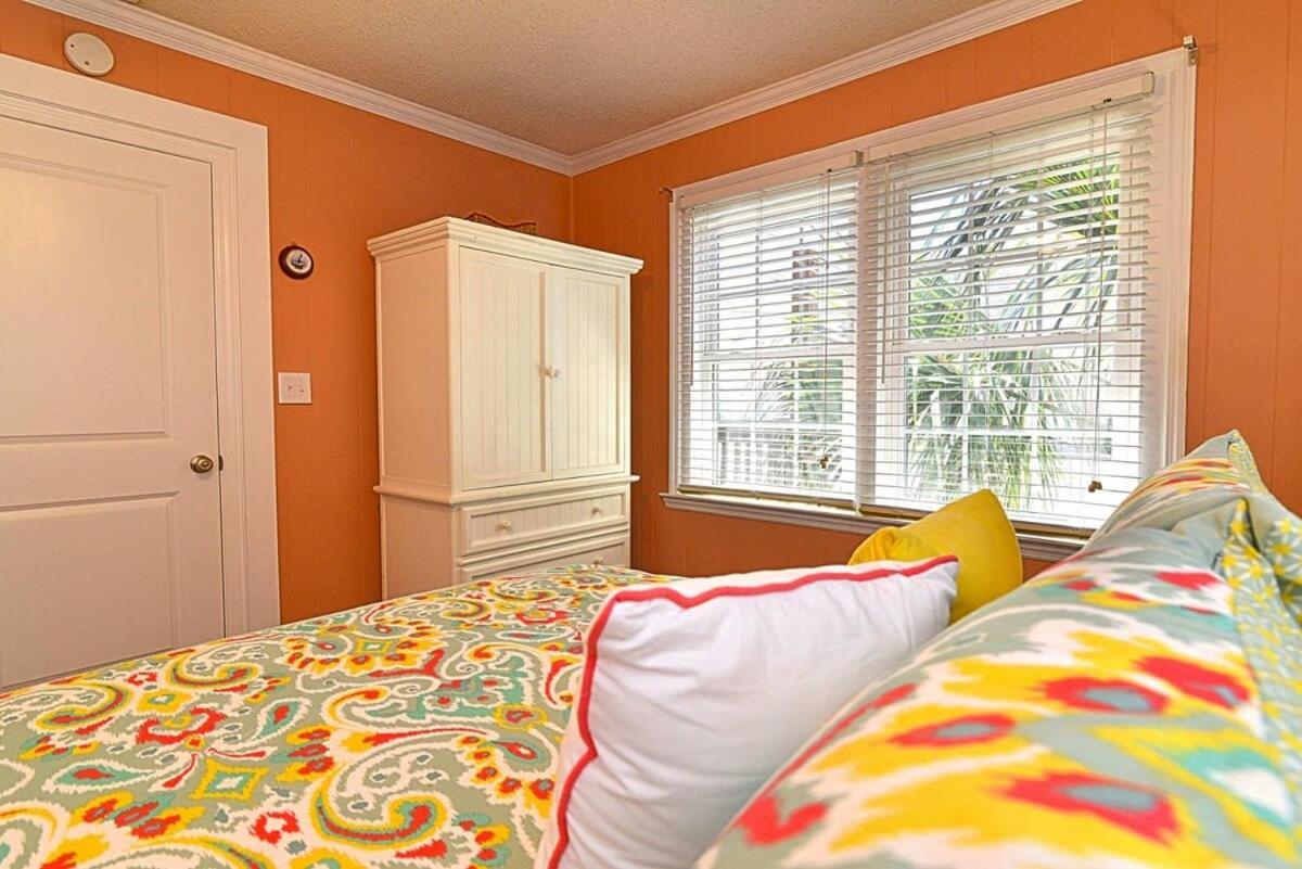 Holiday home Endless Summer Renovated 100 Feet To With Fenced Yard Grill Myrtle Beach