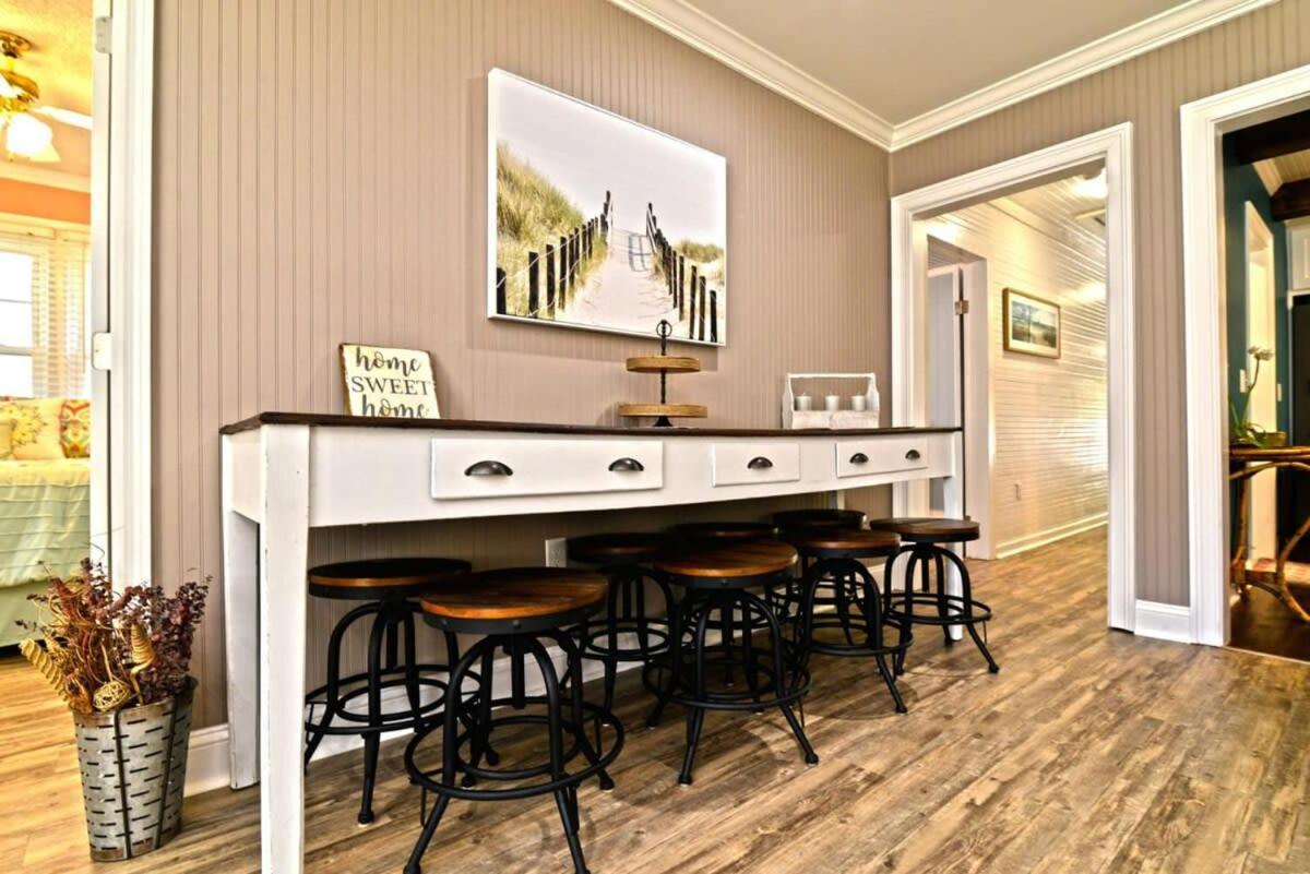 Endless Summer Renovated 100 Feet To With Fenced Yard Grill *