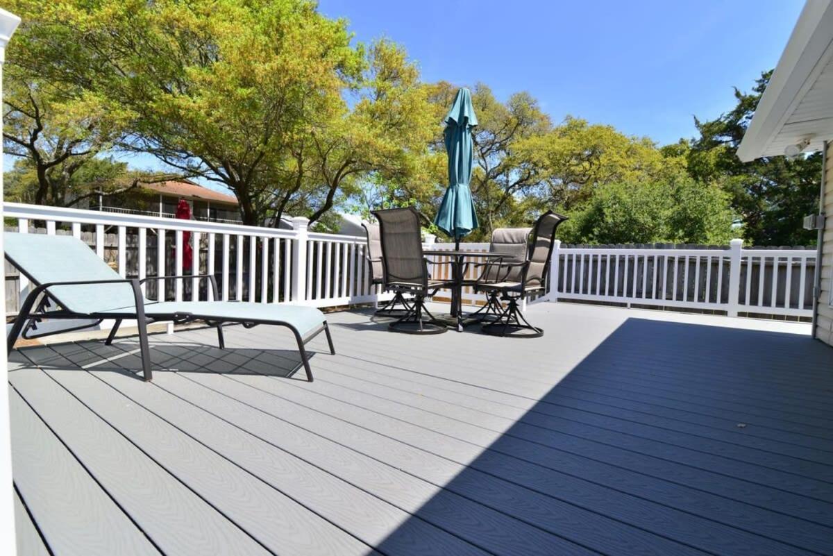 Endless Summer Renovated 100 Feet To With Fenced Yard Grill *