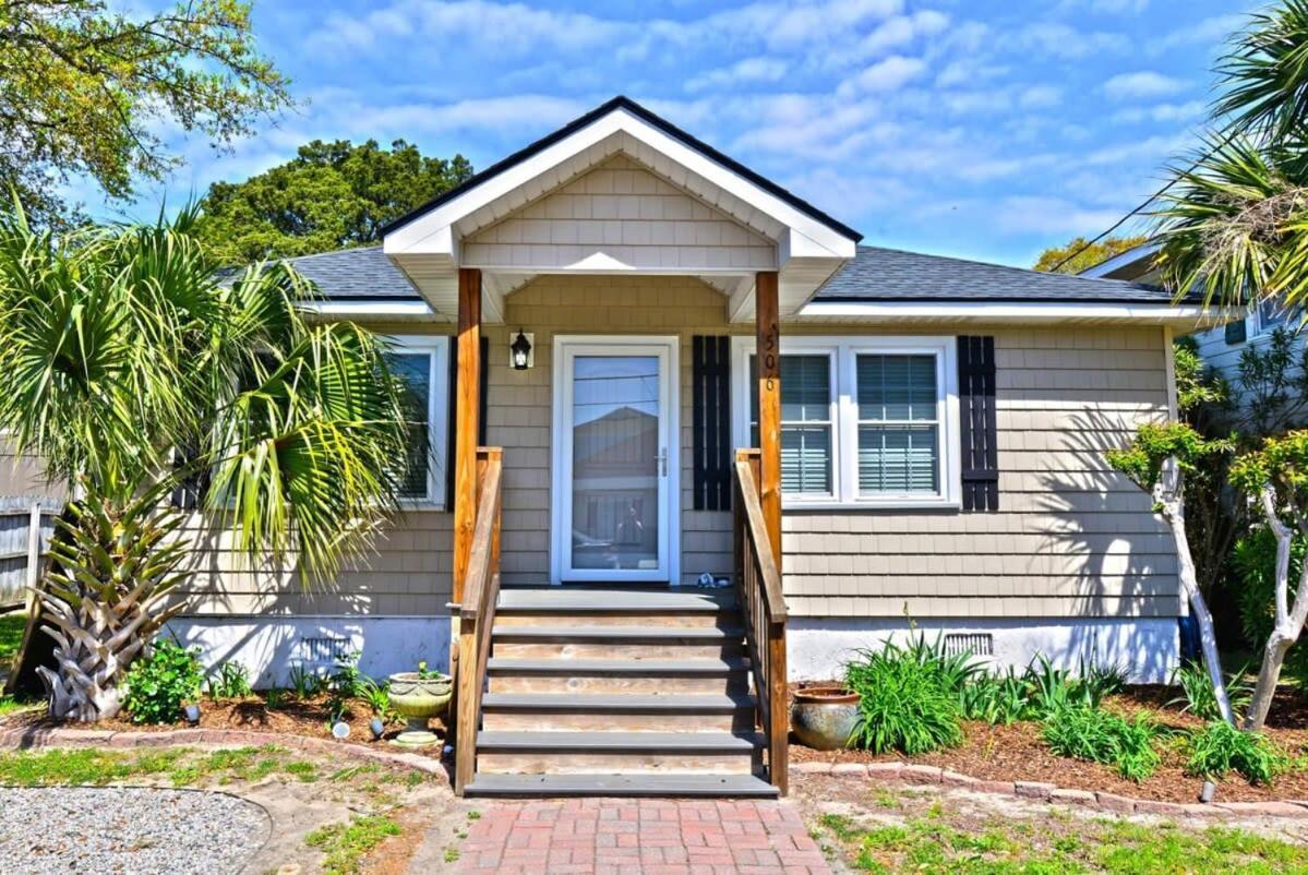 Endless Summer Renovated 100 Feet To With Fenced Yard Grill Holiday home *
