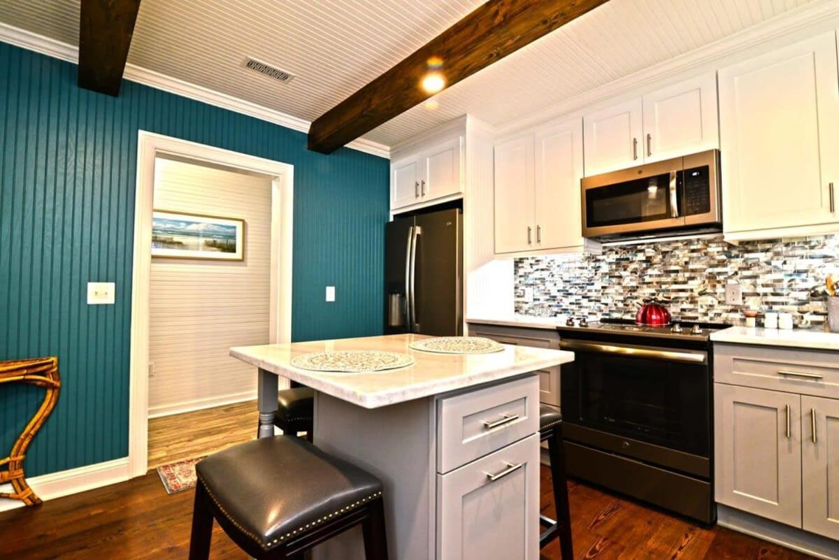 Holiday home Endless Summer Renovated 100 Feet To With Fenced Yard Grill Myrtle Beach