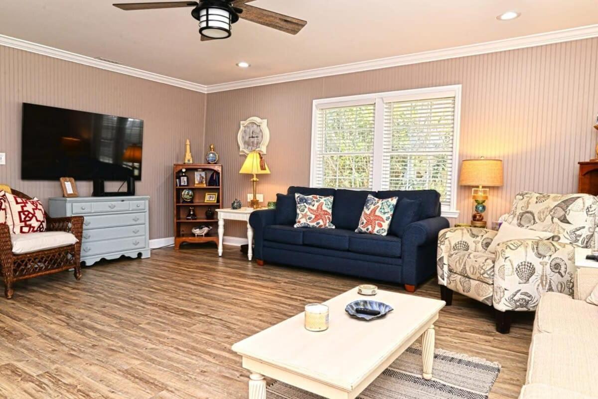 Holiday home Endless Summer Renovated 100 Feet To With Fenced Yard Grill Myrtle Beach