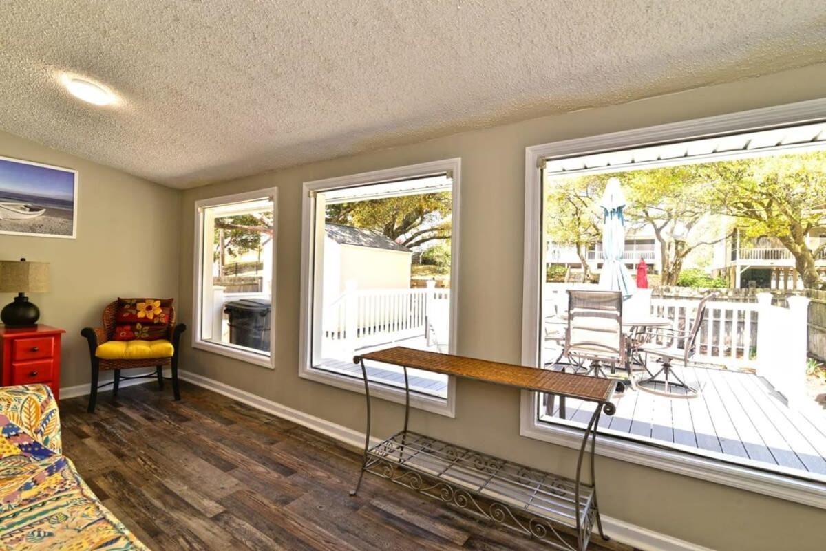 Holiday home Endless Summer Renovated 100 Feet To With Fenced Yard Grill