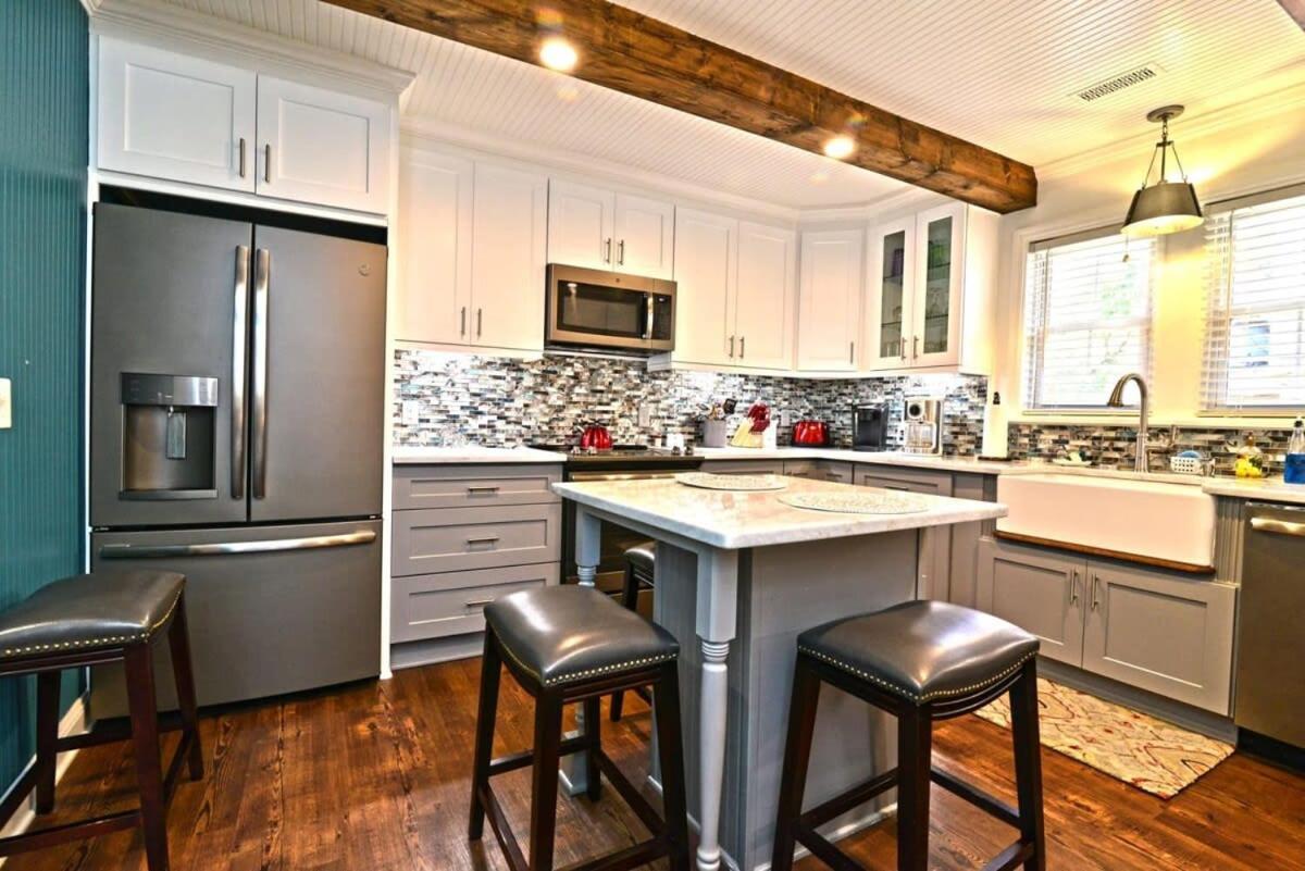 Holiday home Endless Summer Renovated 100 Feet To With Fenced Yard Grill *