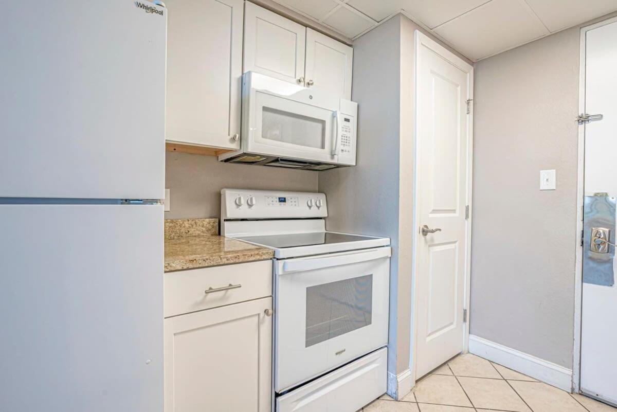 Great 1st Floor Unit That Looks Right Out Onto The With Direct Access Holiday home *