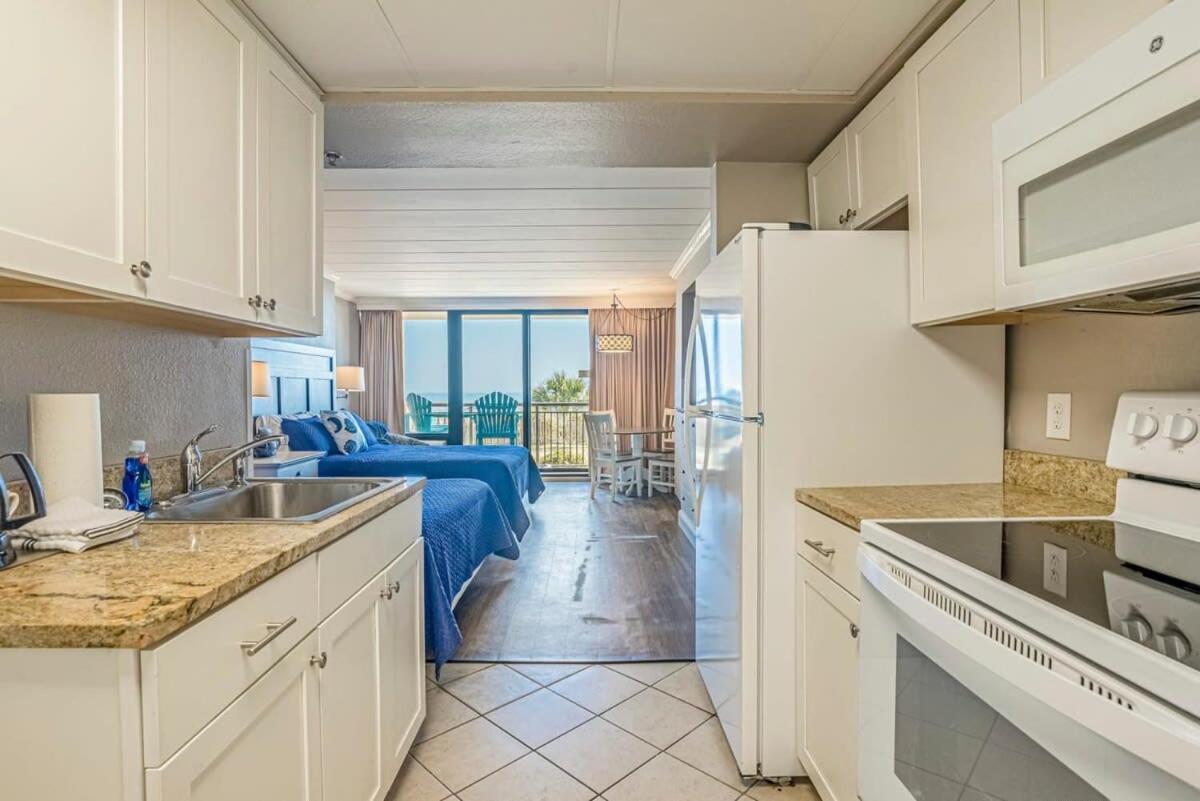 Great 1st Floor Unit That Looks Right Out Onto The With Direct Access Holiday home *