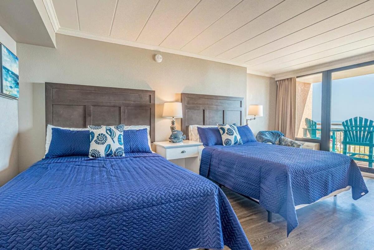 Great 1st Floor Unit That Looks Right Out Onto The With Direct Access *