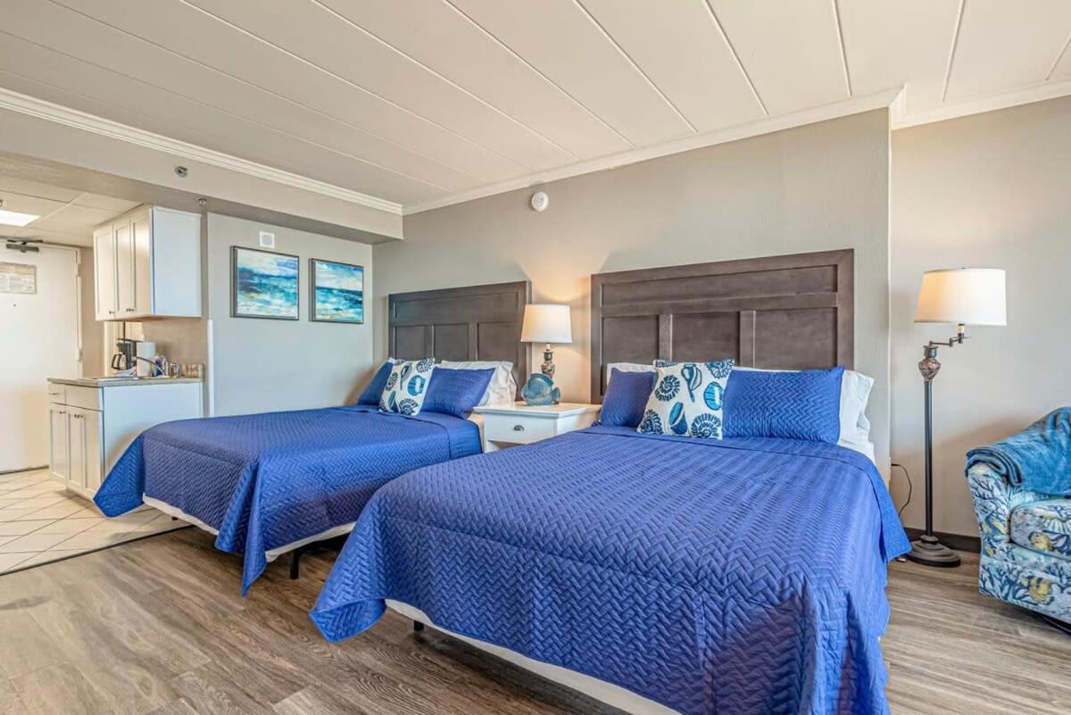 Great 1st Floor Unit That Looks Right Out Onto The With Direct Access *
