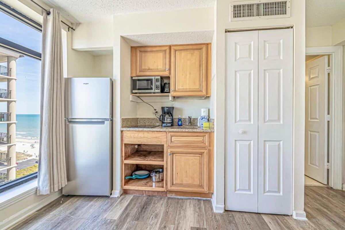 Holiday home Great Unit With Large Windows To View The - Colony 1200