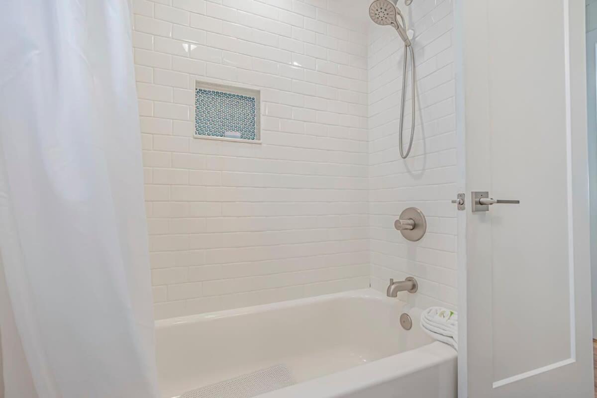 Coconut Flats Duplex- Upstairs-