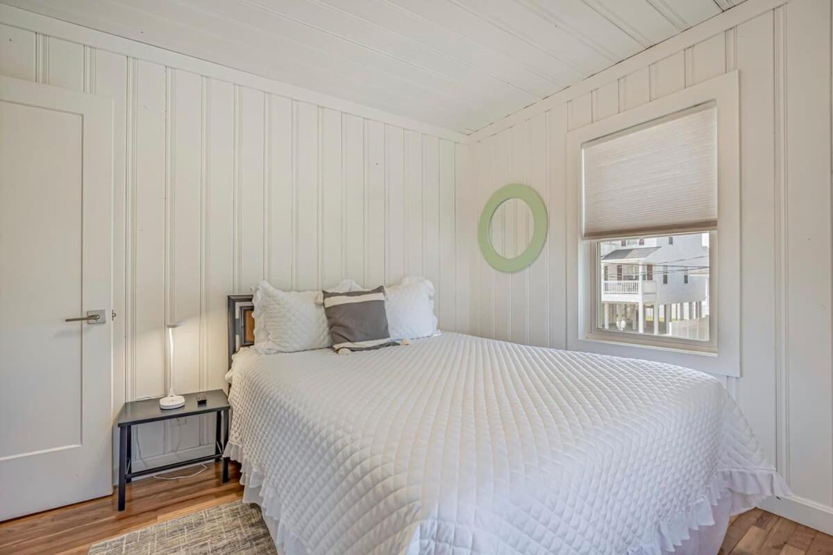 Coconut Flats Duplex- Upstairs- *