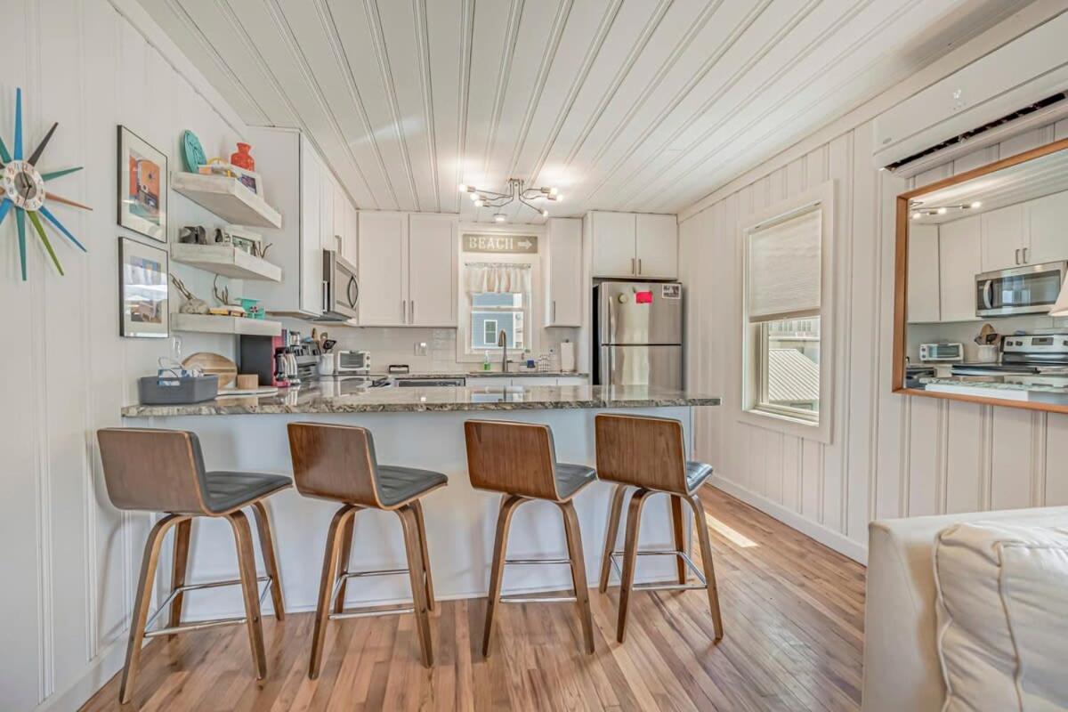 Coconut Flats Duplex- Upstairs-