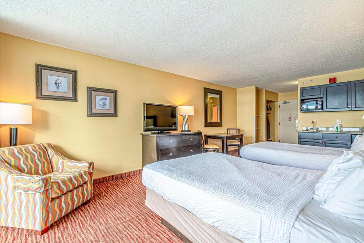 Landmark Courtyard View - Unit 1408
