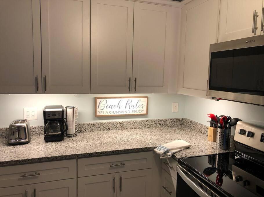 Apartment Gorgeous 2 Br/ 2 Bedroom Newly Renovated Beachfront *