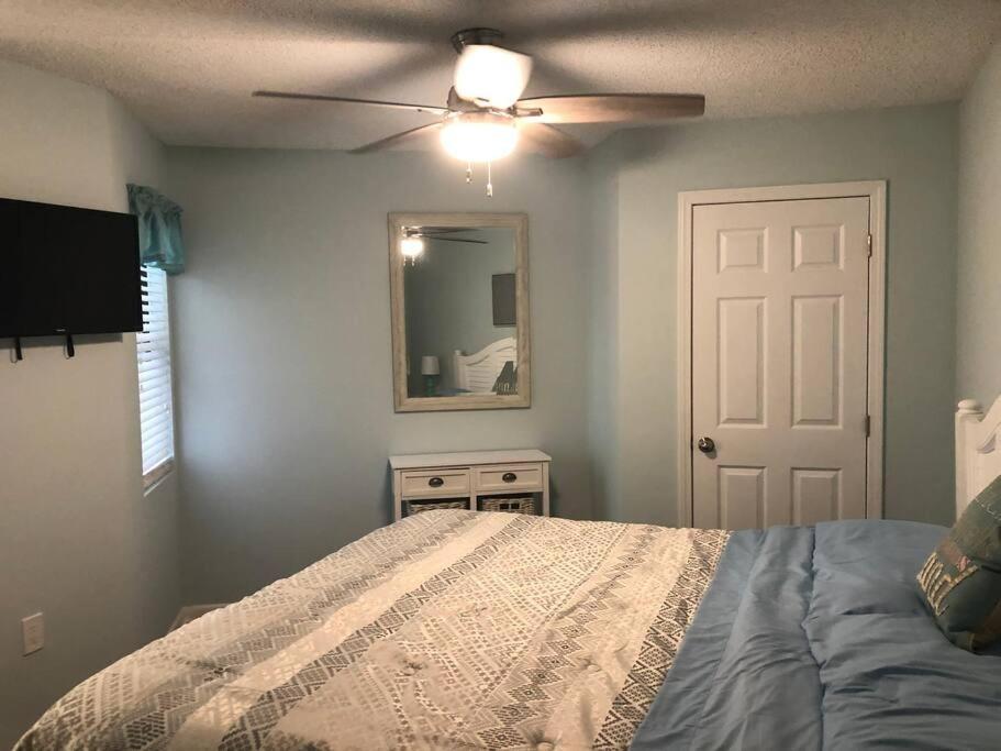 Gorgeous 2 Br/ 2 Bedroom Newly Renovated Beachfront *