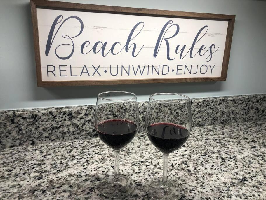 Apartment Gorgeous 2 Br/ 2 Bedroom Newly Renovated Beachfront *