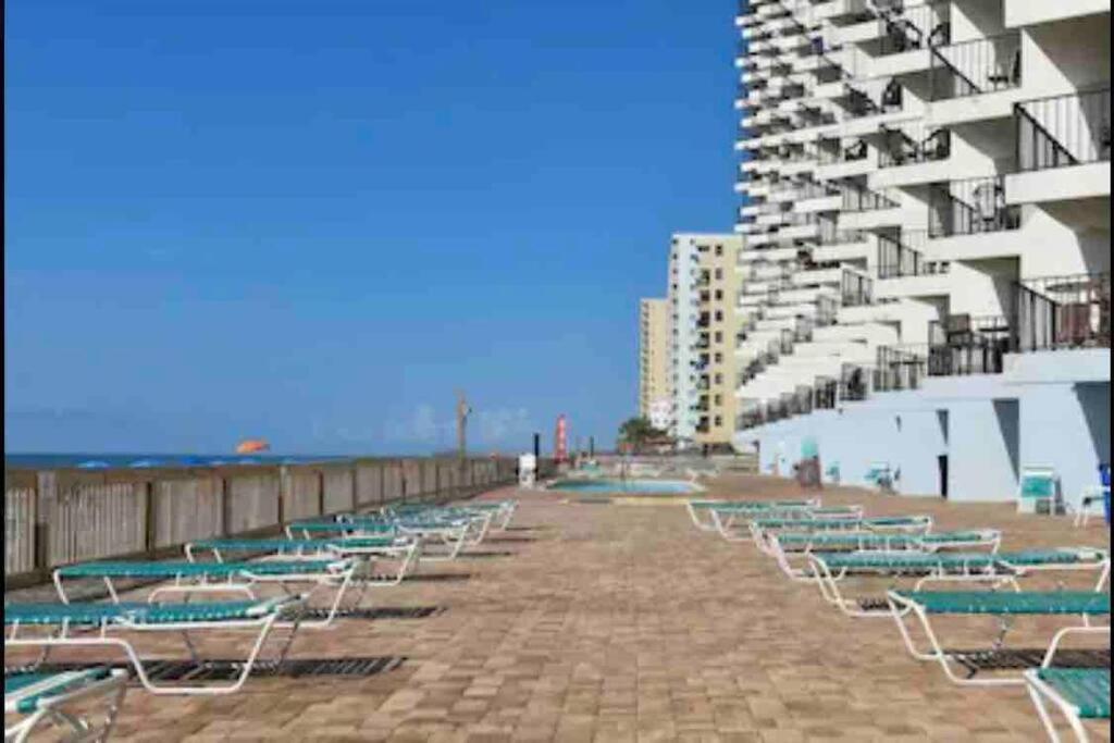Gorgeous 2 Br/ 2 Bedroom Newly Renovated Beachfront Apartment *
